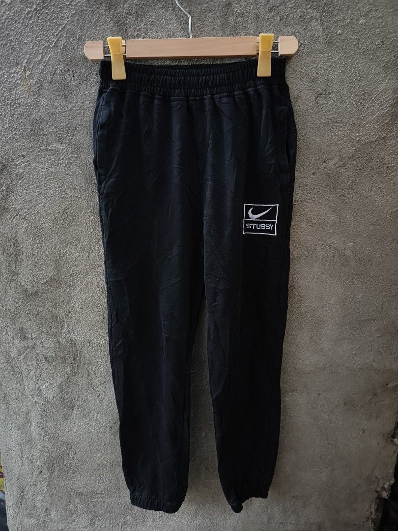 NikeXStussy Youth (Category: Joggers) located in Pulupandan. Submitted by 89archives (Listing ID 1463700291, Image 2). Description: Measurements📐 -Waist' 27-30 Youth To small adult! -Lenght' 36-37 Condition Excellent/Good Color rate 9.5/10 or better black pa! Issue-missing lace Need wash minimal Only! 📩Sure buyer's inbox Me!.