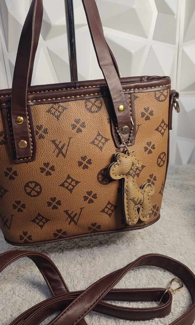 No Brand Brown Bucket Bag (Category: Cross-body Bags) located in Pasig City. Submitted by xcess_baggage (Listing ID 1463628173, Image 2). Description: .