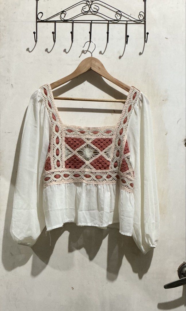 NO BRAND CROCHET BOHO TOP (Category: Longsleeves) located in Dagupan City. Submitted by trendies_collection (Listing ID 1463643650, Image 1). Description: Preloved No size, Keri sa large to xl Mesh yung sleeves No issue.