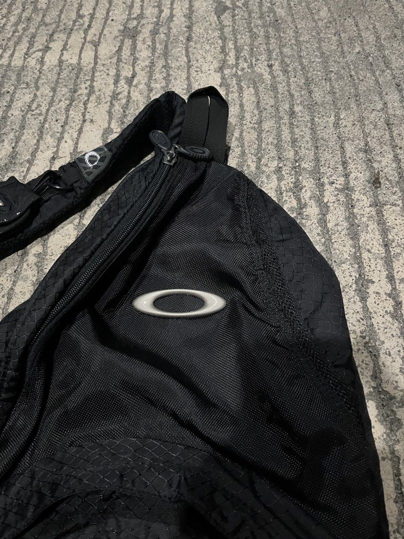 Oakley Black Sling Bag (Category: Sling Bags) located in General Santos City (Dadiangas). Submitted by bornstiborns (Listing ID 1463682936, Image 2). Description: - Authentic Oakley sling bag - Features iconic Oakley logo on front and strap - Multiple zippered compartments for secure storage - Adjustable strap with buckle closure for a customized fit - Convenient mesh pocket on the front - Ideal for everyday carry or travel essentials.
