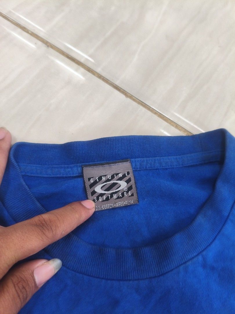 Oakley Blue T-shirt with Graphic Print (Category: Tshirts & Polo Shirts ) located in Manila. Submitted by boligaocyr23741 (Listing ID 1463600566, Image 3). Description: - Blue Oakley T-Shirt - Features a cool graphic print on the front - Made from 100% pre-shrunk cotton - Ideal for casual wear - Please check photos for detailed condition.