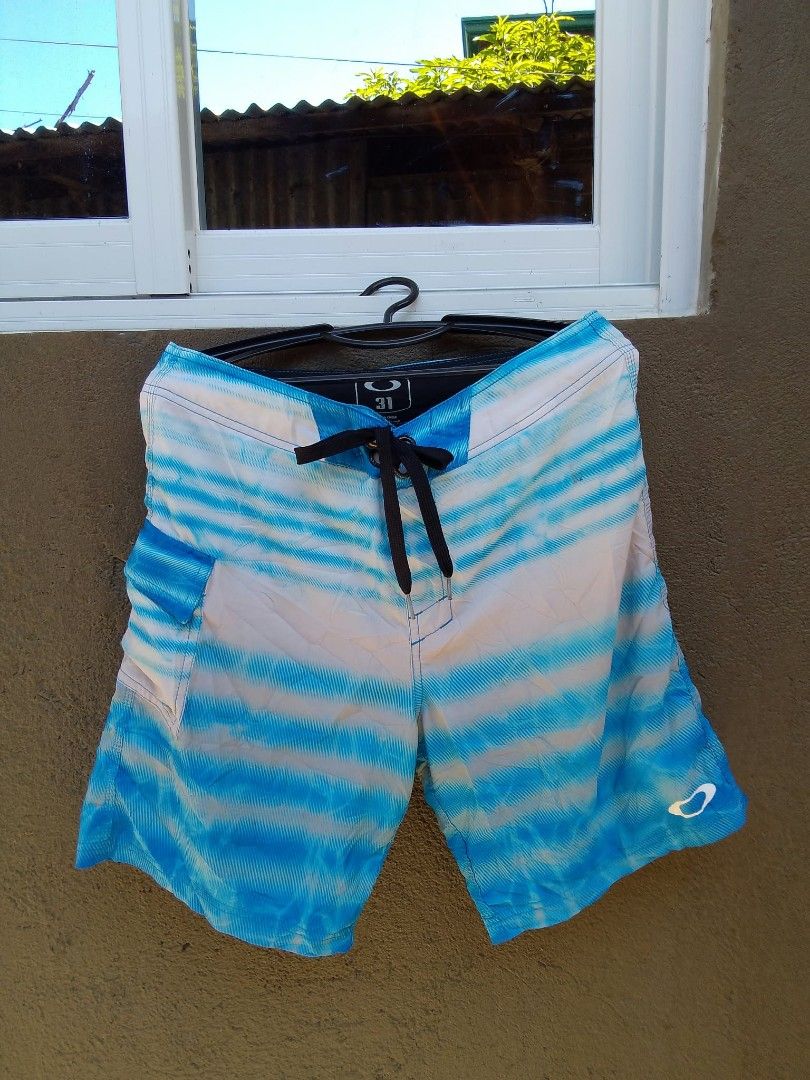 Oakley Boardshort (Category: Swim Trunks & Board Shorts) located in Manila. Submitted by triftedrhos (Listing ID 1463668425, Image 1). Description: Oakley Board Short size31 on tag 20L color rate 9.5/10 condition 9.3/10 just need wash ready to wear.
