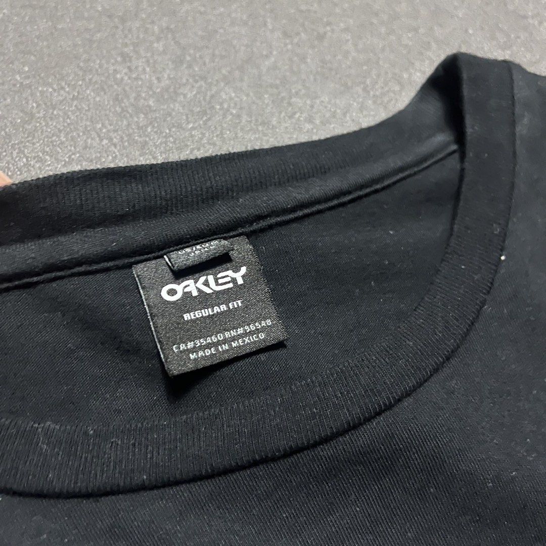 Oakley Mark II Tee 2.0 (Category: Tshirts & Polo Shirts ) located in Moncada. Submitted by tishokthrift (Listing ID 1463723541, Image 3). Description: Oakley Mark II Tee 2.0 Dimensions( in INCHES) : 21 by 27.