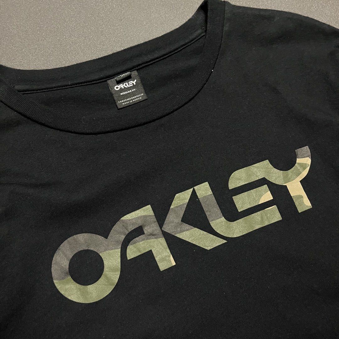 Oakley Mark II Tee 2.0 (Category: Tshirts & Polo Shirts ) located in Moncada. Submitted by tishokthrift (Listing ID 1463723541, Image 2). Description: Oakley Mark II Tee 2.0 Dimensions( in INCHES) : 21 by 27.