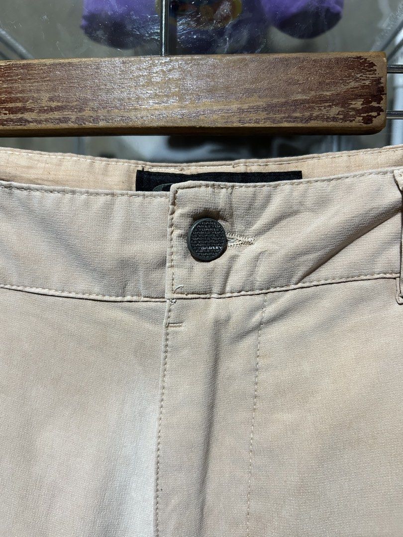 Oakley Men's Tech Hybrid Performance Shorts W34 (Category: Shorts) located in Maasin. Submitted by throwingreverse (Listing ID 1463691965, Image 3). Description: Size: 34 Waist: 17 Length: 23 Opening: 11 Issue: See last pic Color rate: 9/10 MOP: Gcash Location: SOUTHERN LEYTE.