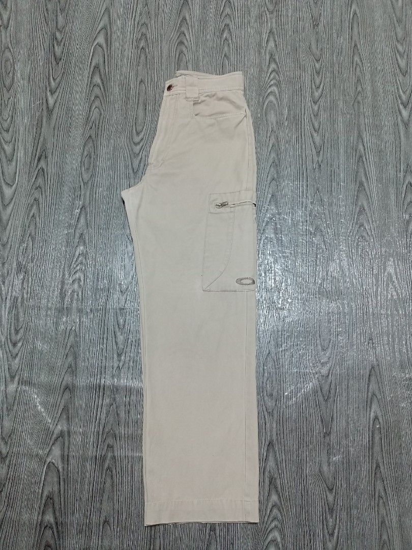 Oakley Software (Category: Activewear) located in Danao, Cebu. Submitted by 6000thrifts.ph (Listing ID 1463599004, Image 3). Description: Pm for the price 📥 Vintage Oakley Software Utility 💥 Size 30 Length 40 Leg Opening 9 Good Condition/Sign of usage Color rate 9/10.
