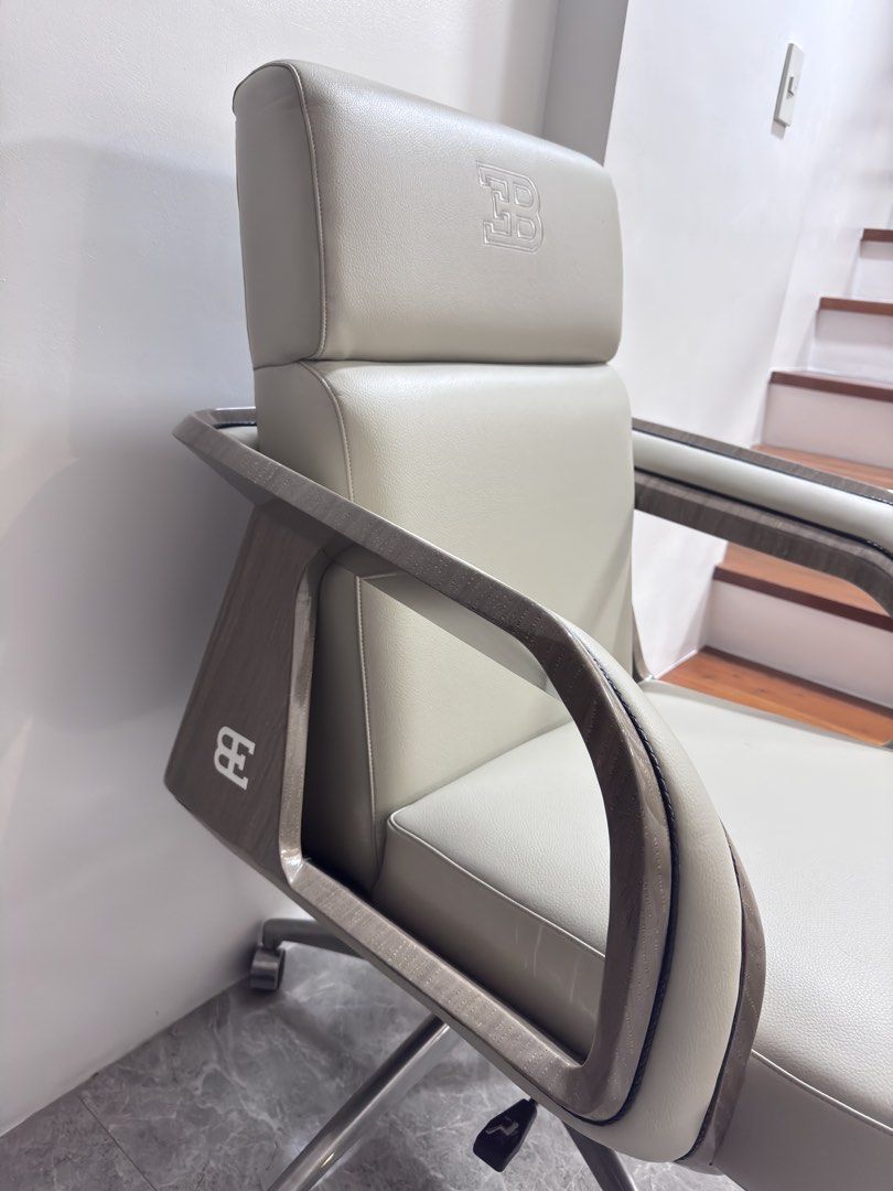 OFFICE LEATHER CHAIR (Category: Office Furniture & Fixtures) located in Manila. Submitted by baeeeeee (Listing ID 1463638532, Image 3). Description: Office Leather Chair bought in China Can pass as Brand New RFS: declutter .