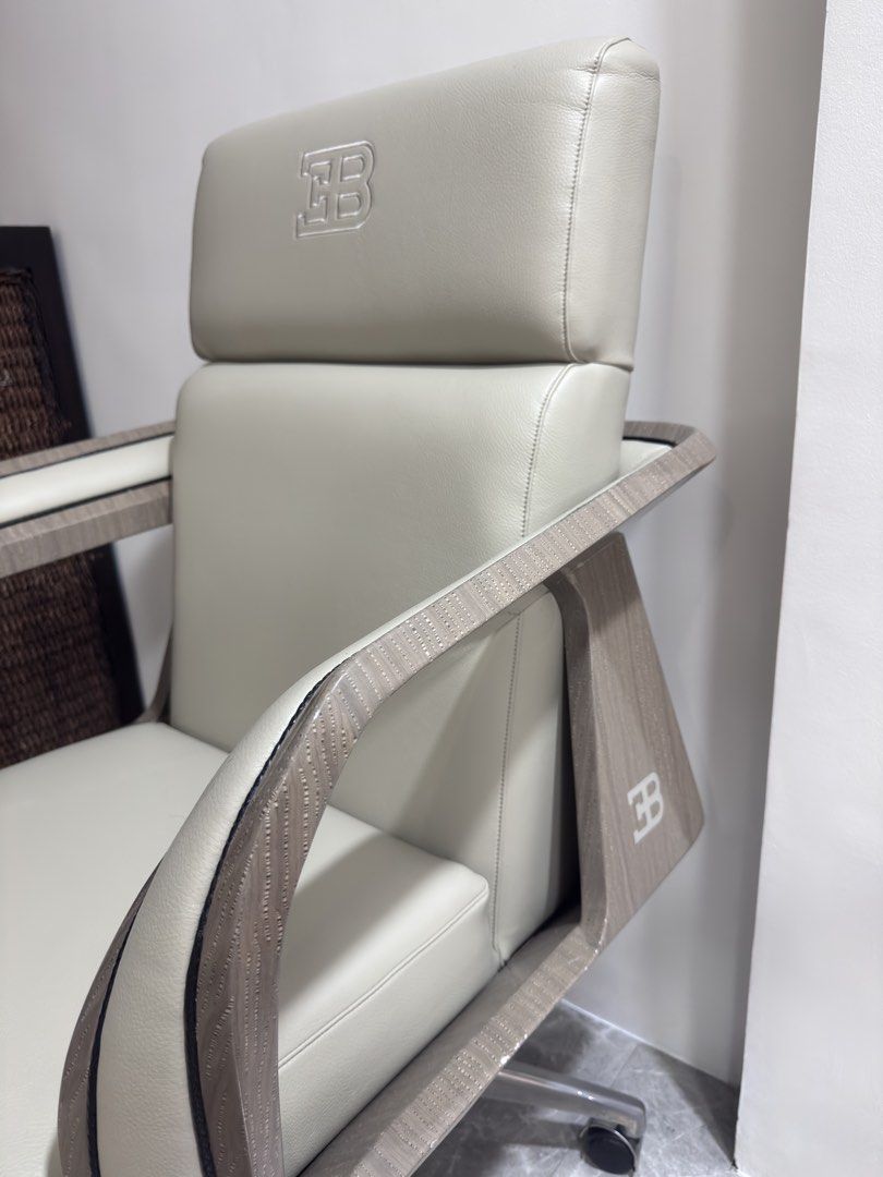 OFFICE LEATHER CHAIR (Category: Office Furniture & Fixtures) located in Manila. Submitted by baeeeeee (Listing ID 1463638532, Image 2). Description: Office Leather Chair bought in China Can pass as Brand New RFS: declutter .