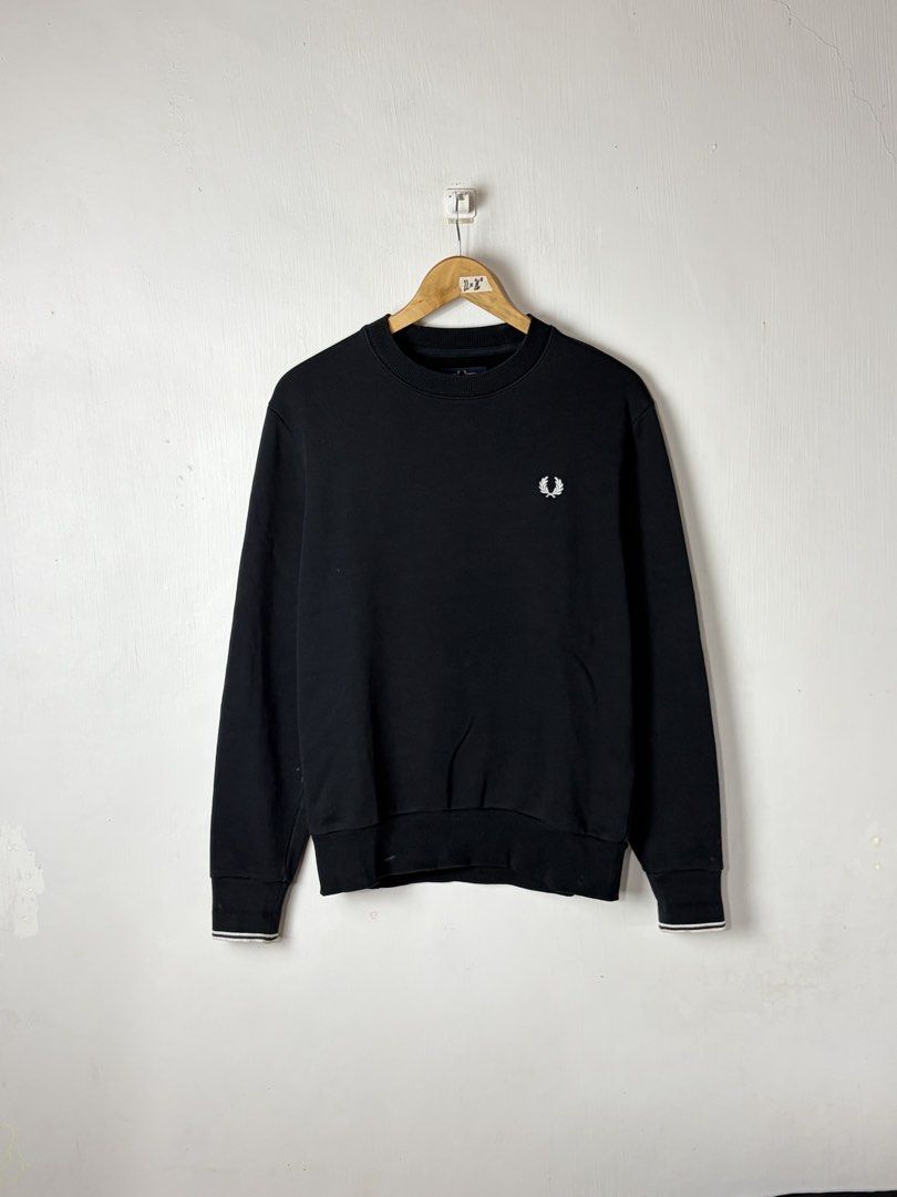 OG’ Fred Perry Crew neck (Category: Coats, Jackets and Outerwear) located in Manila. Submitted by vinthreads (Listing ID 1463603935, Image 1). Description: Authentic FR3D PRRY. Sweater Size: M (Based on measurements) Width: 22/ Length: 26.5 Excellent condition Color rate: 9.8/10 Color way: Black Issue: ______________________________________ 📌Note: Color may vary due to lighting..