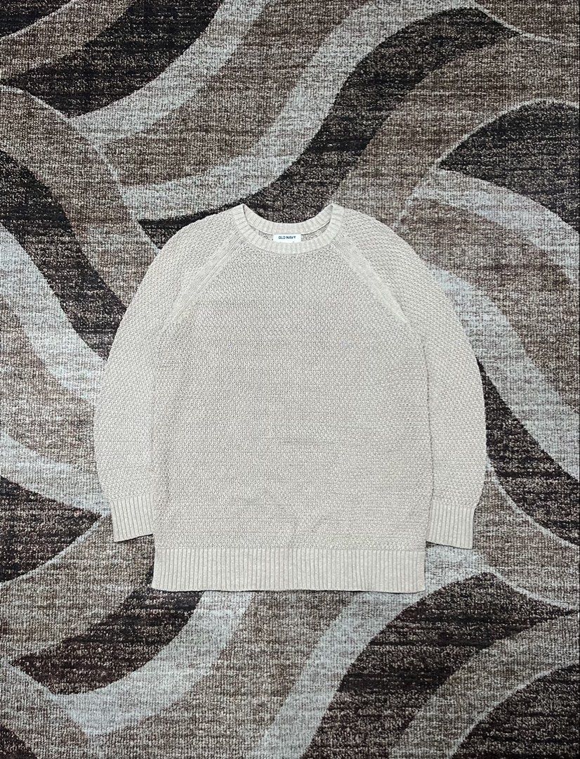 Old Navy Knit Sweatshirt (Category: Coats, Jackets and Outerwear) located in Rizal. Submitted by ithriftph_ (Listing ID 1463674768, Image 1). Description: 🔻 Details 🔻 Old Navy Knit Sweatshirt Hard Knit style Small on tag Good fit to Medium Width: 21" Length: 27" Color rate: 9/10 Condition: 9/10 No issue Price: 200 pesos Reminders: Color may vary due to lighting and your screen resolution. Note: Ready to wear (already washed) Mode of Payment: 📌