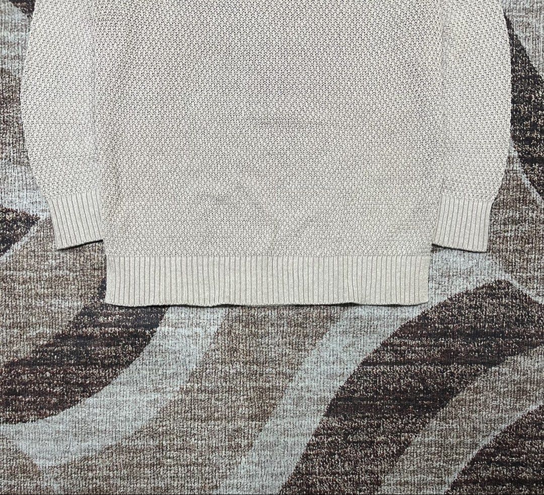 Old Navy Knit Sweatshirt (Category: Coats, Jackets and Outerwear) located in Rizal. Submitted by ithriftph_ (Listing ID 1463674768, Image 3). Description: 🔻 Details 🔻 Old Navy Knit Sweatshirt Hard Knit style Small on tag Good fit to Medium Width: 21" Length: 27" Color rate: 9/10 Condition: 9/10 No issue Price: 200 pesos Reminders: Color may vary due to lighting and your screen resolution. Note: Ready to wear (already washed) Mode of Payment: 📌