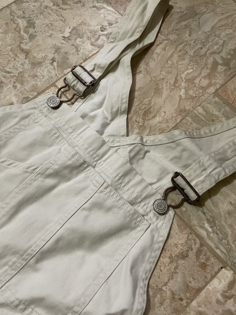 Old Navy Light Wash Overalls (Category: Jumpsuits) located in Muntinlupa City. Submitted by bbszn02 (Listing ID 1463629097, Image 3). Description: > classic vintagey light wash overalls (carpenter style) vvv nice! > adjustable straps with buckle closure > best fit for s-m > mop: gc4sh, mod: jnt pm me if interested <3.