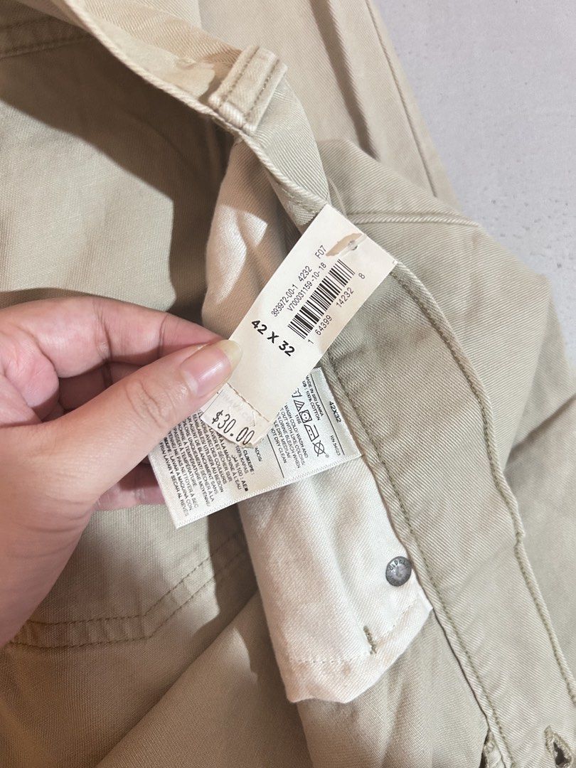 Old Navy Loose Khaki Pants 42x32 (Category: Chinos) located in Santa Rosa. Submitted by rei.accessories (Listing ID 1463719219, Image 3). Description: - Brand: Old Navy - Style: Khaki Pants - Fit: Loose - Size: 42x32 Grayish/Khaki color. Bought in US. Never been used Length: 120 cm.