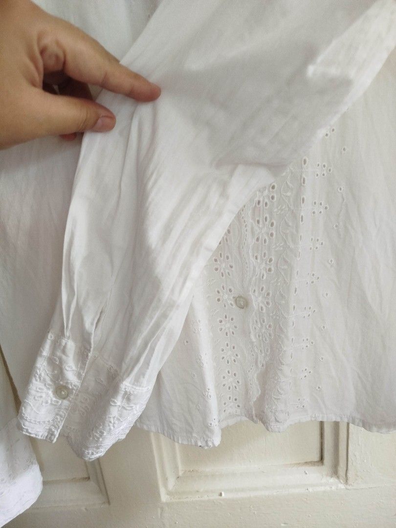 Old navy White Lace Long sleeves (Category: Longsleeves) located in Las Pinas. Submitted by wisedragon-84af (Listing ID 1463582624, Image 2). Description: .