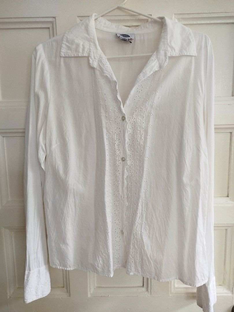 Old navy White Lace Long sleeves (Category: Longsleeves) located in Las Pinas. Submitted by wisedragon-84af (Listing ID 1463582624, Image 1). Description: .