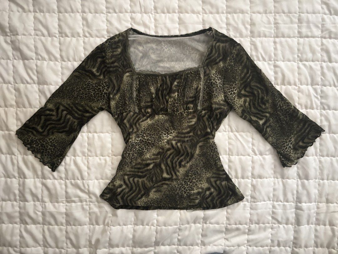 Olive Green Mesh Top (Category: Blouses) located in Tarlac. Submitted by lucyfinds (Listing ID 1463688209, Image 3). Description: .