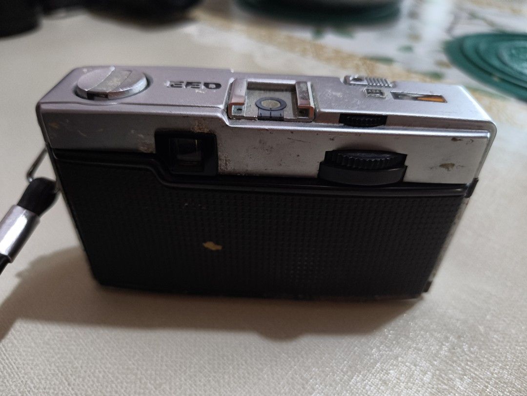 Olympus PEN EE-3 35mm Film Camera (Category: Cameras) located in Bauang. Submitted by jerwinpere15921 (Listing ID 1463559173, Image 2). Description: no issue with light dirt on top. pwede matanggal linisin na lang no fungus viewfinder is okay .