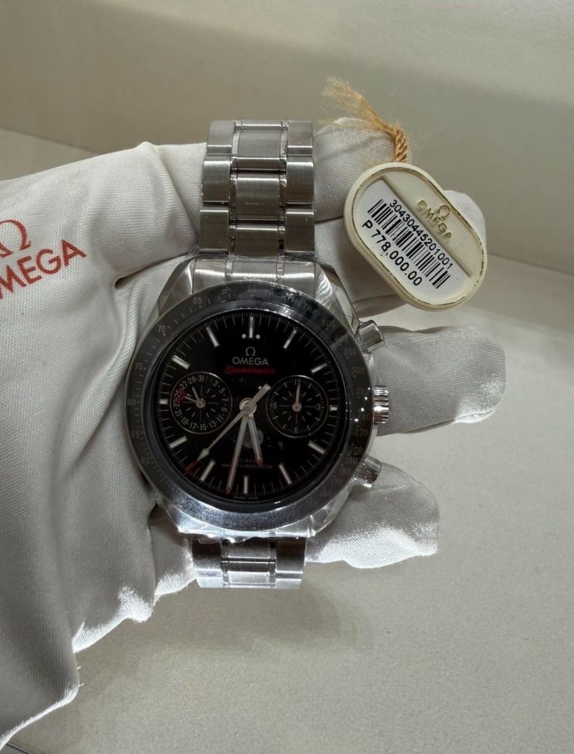 Omega Speedmaster Moonphase (Category: Luxury Watches) located in Manila. Submitted by ksssvv (Listing ID 1463656980, Image 2). Description: Omega Speedmaster Moonphase 44.25mm Black sun-brushed dial Moonphase Indicator Anti-Magnetic Black Ceramic Bezel ring with Liquidmetal Automatic Movement Omega Coaxial Master Chronometer 9904 METAS 60hrs Power Reserved 9/10 Excellent condition with very light hairline scratches on the case and bracelet Compl