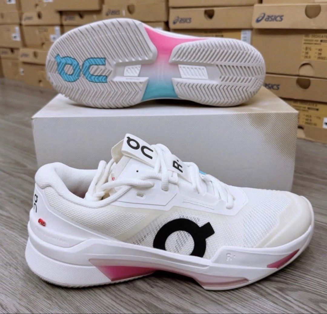 On Cloud The Roger Pro Fire 'White Pink' (Category: Shoe inserts) located in Manila. Submitted by actd_luxury (Listing ID 1463720964, Image 1). Description: ONHAND PH Mens us9 ~ Womens us8.