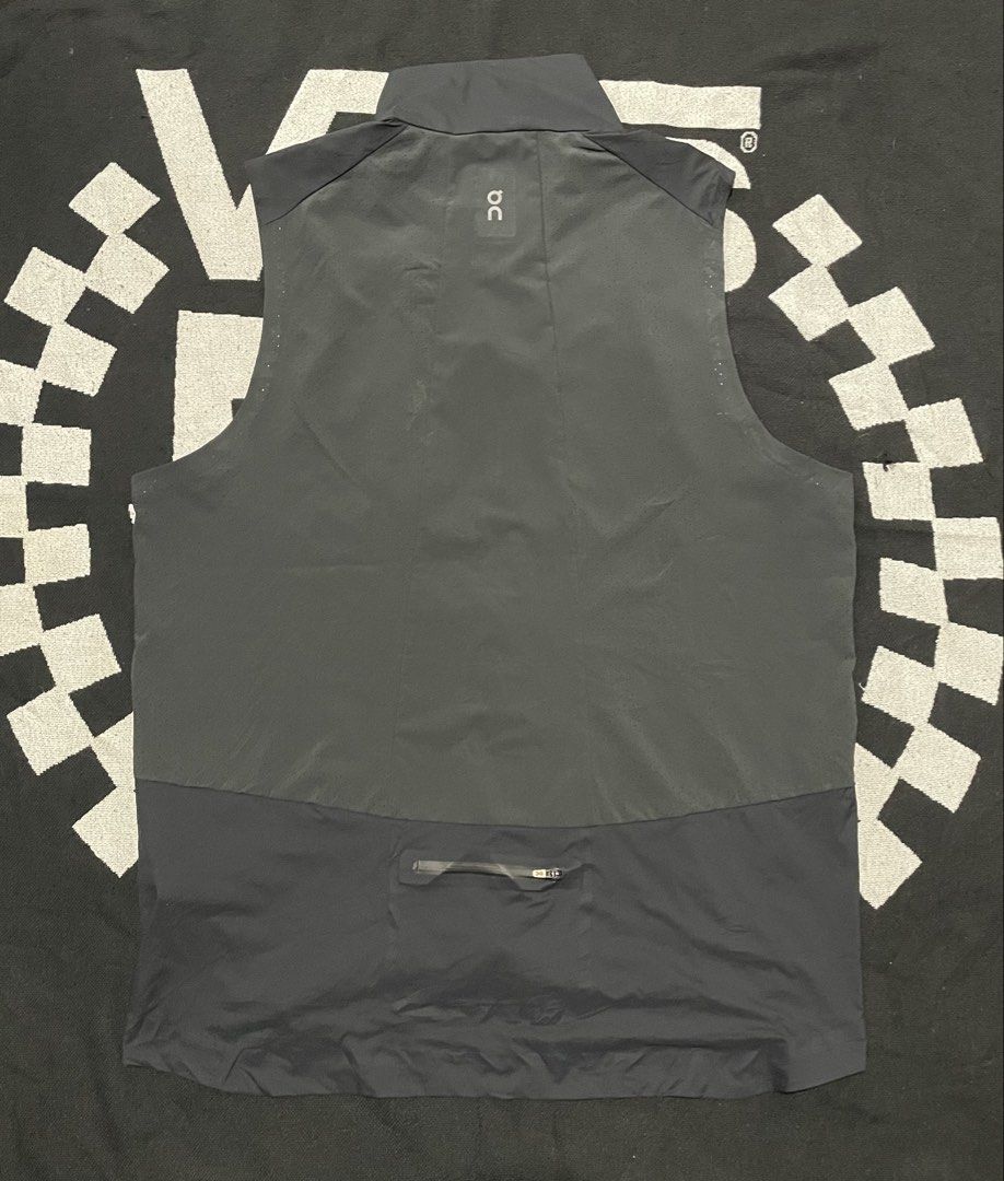 ON CLOUD VEST (Category: Luxury Apparel) located in Kalibo. Submitted by kramyar09 (Listing ID 1463561879, Image 2). Description: .