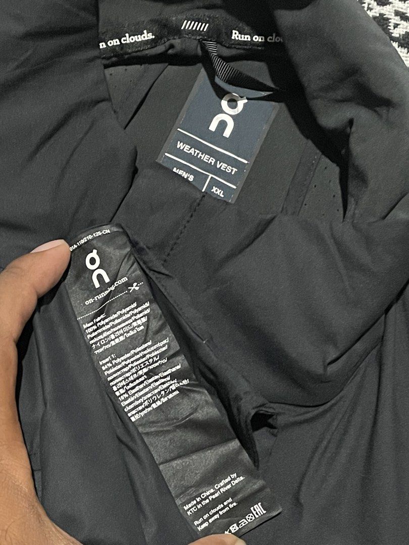 ON CLOUD VEST (Category: Luxury Apparel) located in Kalibo. Submitted by kramyar09 (Listing ID 1463561879, Image 3). Description: .