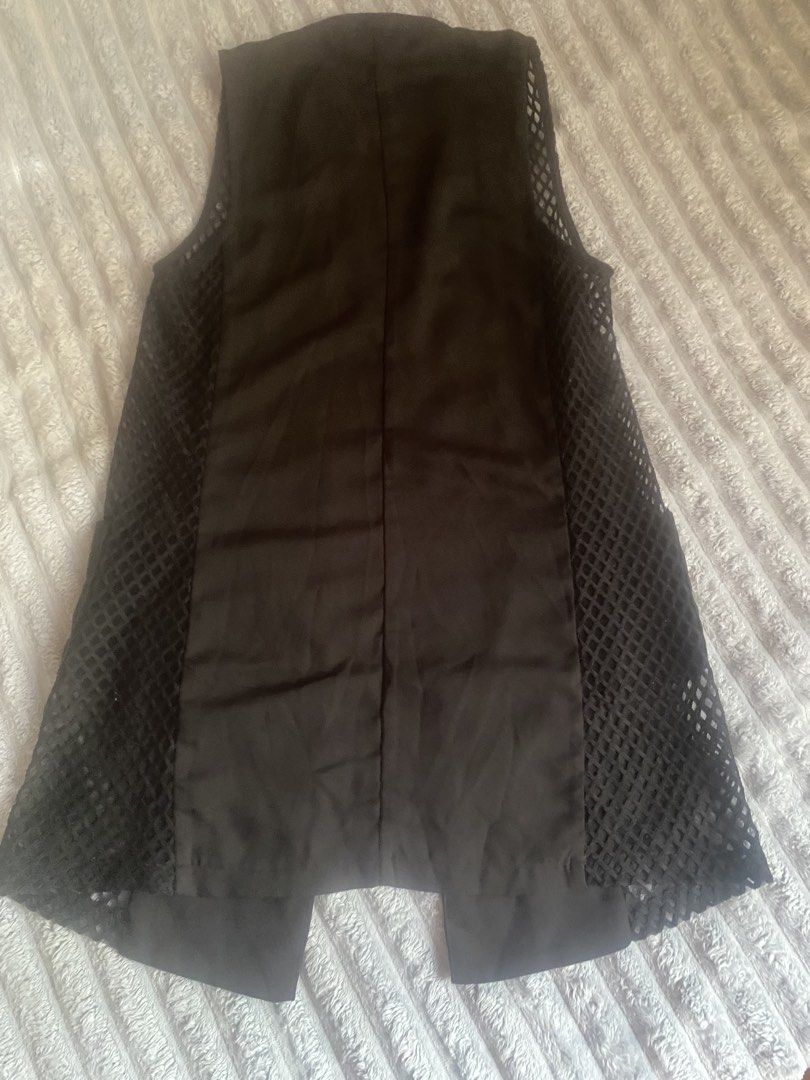 Onyx Black Chiffon/Mesh Combo Vest (Category: Looking For) located in Paranaque City. Submitted by hershop.sbt (Listing ID 1463581247, Image 2). Description: Discover the perfect blend of sophisticated style and premium comfort. Part of our Elegant Layering Collection, this open-front, long-line vest is crafted from elegant black chiffon and a breathable, textured performance mesh combo. Designed with an optimal ergonomic fit, it offers a lightwe