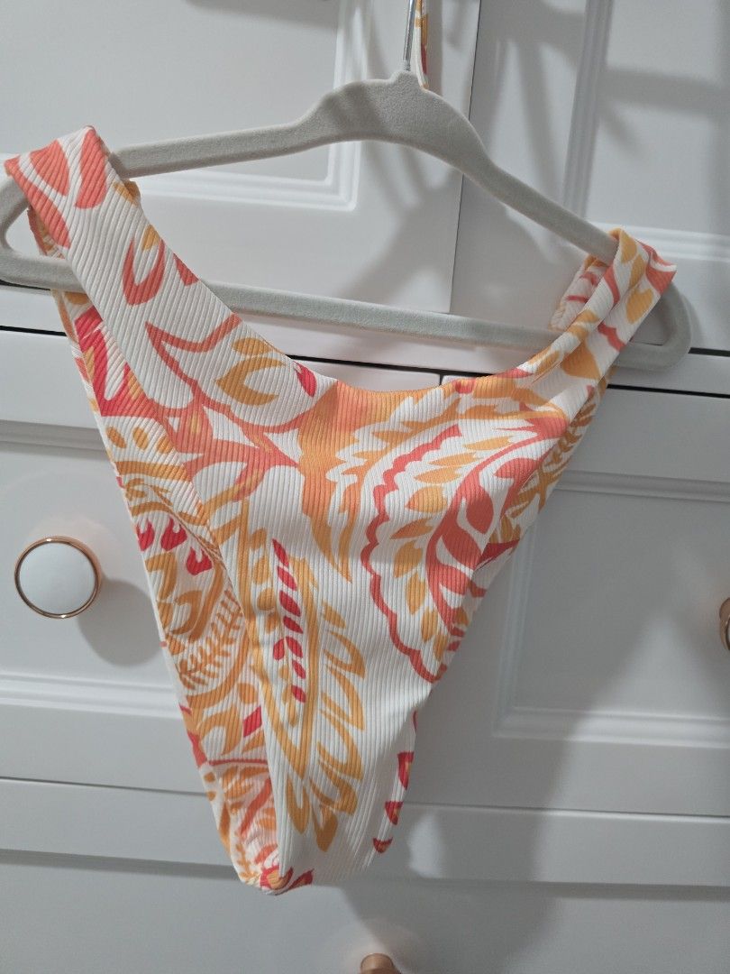 Orange and Pink Floral Bikini Bottoms (Category: Bikinis & Swimsuits) located in Arayat. Submitted by polenbi15 (Listing ID 1463582191, Image 2). Description: - Vibrant orange and pink floral pattern - Ribbed textured fabric - Adjustable side ties for a perfect fit - Ideal for beach or pool days - Pairs well with a matching bikini top.