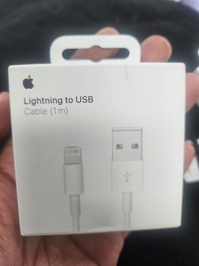 2M Original apple Lightning to Type-C (Category: Cables & Chargers) located in Pasay City. Submitted by son_castor (Listing ID 1463590016, Image 1). Description: 2m 2199 1m 1300.