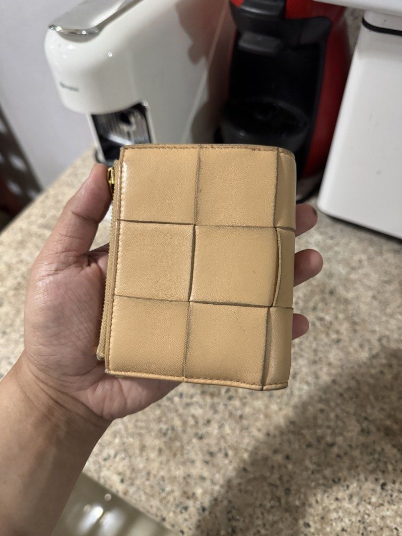 Original Bottega Veneta Bifold Zip Wallet (Category: Wallets & Card holders) located in Quezon City. Submitted by rg1996 (Listing ID 1463675311, Image 1). Description: Guaranteed original With certificate of authenticity No inclusions.