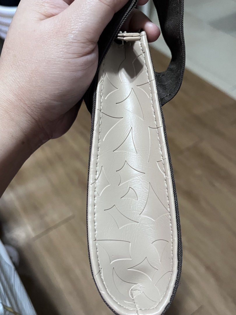 Original Bulgari pouch (Category: Purses & Pouches) located in Taguig. Submitted by collectionsbykhrisna (Listing ID 1463607814, Image 2). Description: Original Bulgari pouch Can be used as make up kit or health kit.