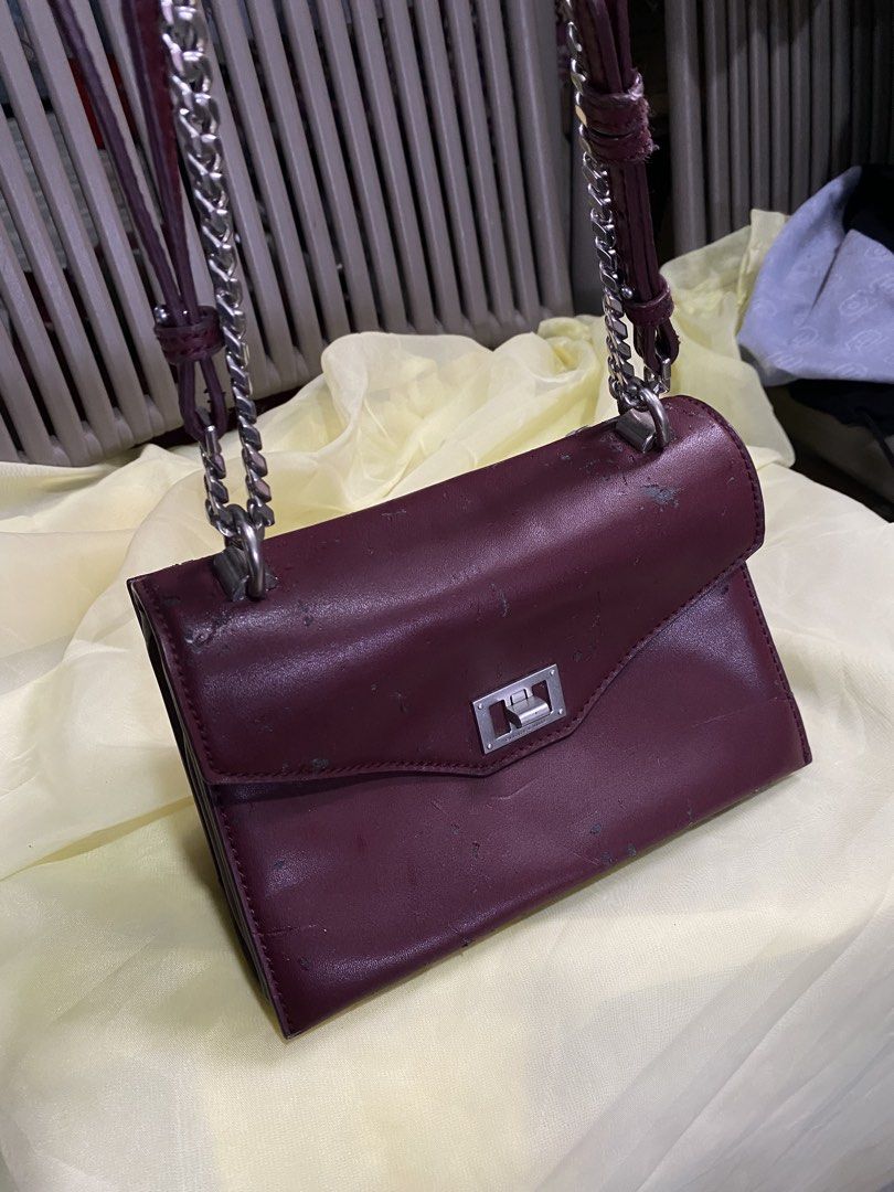 Original Charles & Keith Envelope Bag (Category: Shoulder Bags) located in Manila. Submitted by pc.thrift (Listing ID 1463638233, Image 3). Description: Original CK BAG. Issue nasa picture na po. .