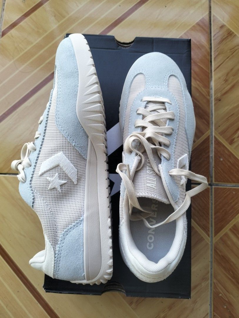 Original Conversation Run Star Shoes (Category: Sneakers) located in Manila. Submitted by geianna24 (Listing ID 1463564383, Image 2). Description: original converse shoes brand new original price:4500 4k nalanggg guysss wrong sizeee.