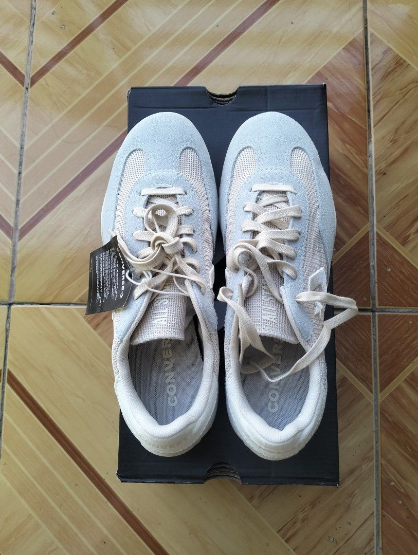 Original Conversation Run Star Shoes (Category: Sneakers) located in Manila. Submitted by geianna24 (Listing ID 1463564383, Image 1). Description: original converse shoes brand new original price:4500 4k nalanggg guysss wrong sizeee.