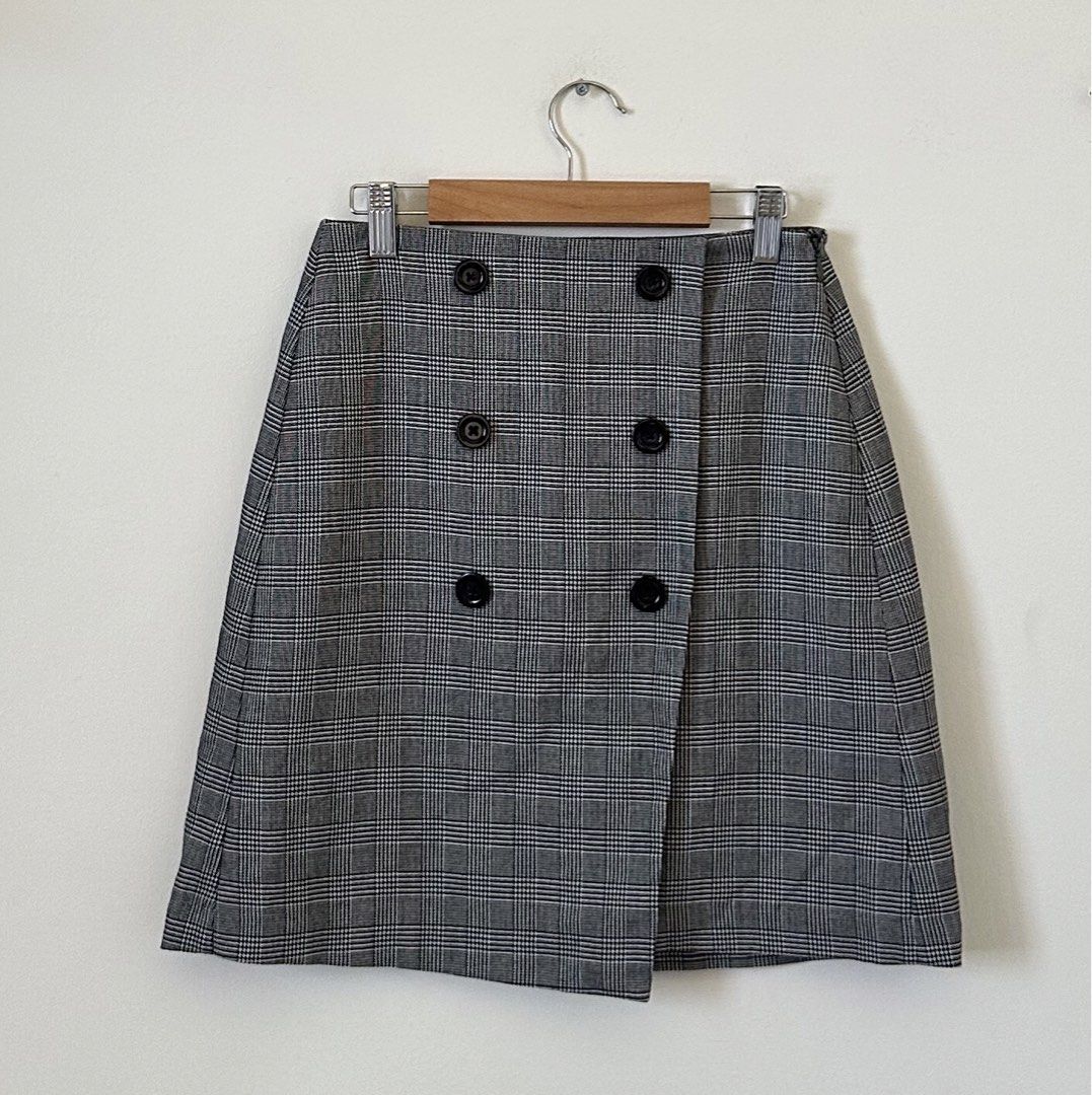 Original GU Plaid Overlap Skirt Small (Category: Skirts) located in Muntinlupa City. Submitted by loveontopsph (Listing ID 1463661332, Image 2). Description: Original GU Plaid Overlap Skirt Like New Medium on tag but better fit for Small Size 26-27 Side Zipper Closure Bought in Japan PHP450.