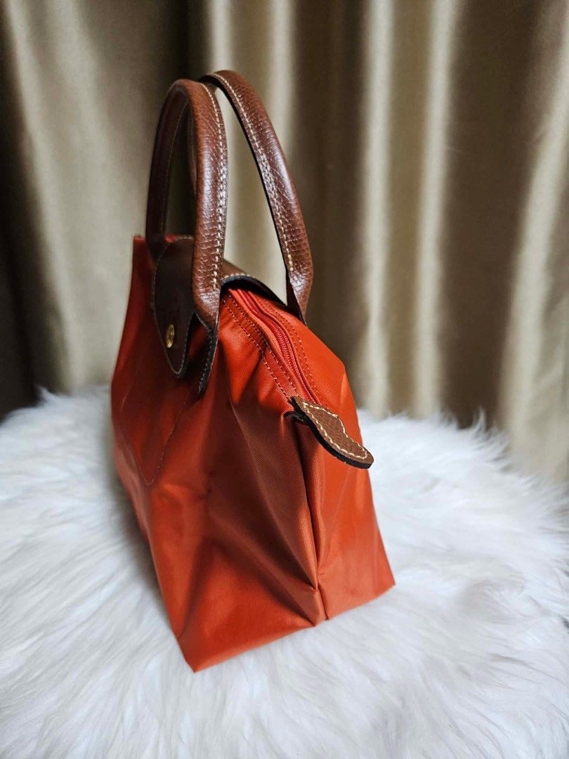 Original Short Handle LC🤗 (Category: Shoulder Bags) located in Manila. Submitted by anneprlvdbgs (Listing ID 1463628092, Image 3). Description: Guaranteed Authentic ✨Unahan lang mga sis first to pay🫣 If this is your lucky color go get it🫣 alam nyo presyuhan ng orig neto ha🍊 Original LC in Short Handle🍊 📌Bought in US 🍒 6,080 only (LP) 📌like new mga sis, mas makinis pa tu sayo😂 📌 ACTUAL PHOTO POSTED. What you see is exactly what you get. 