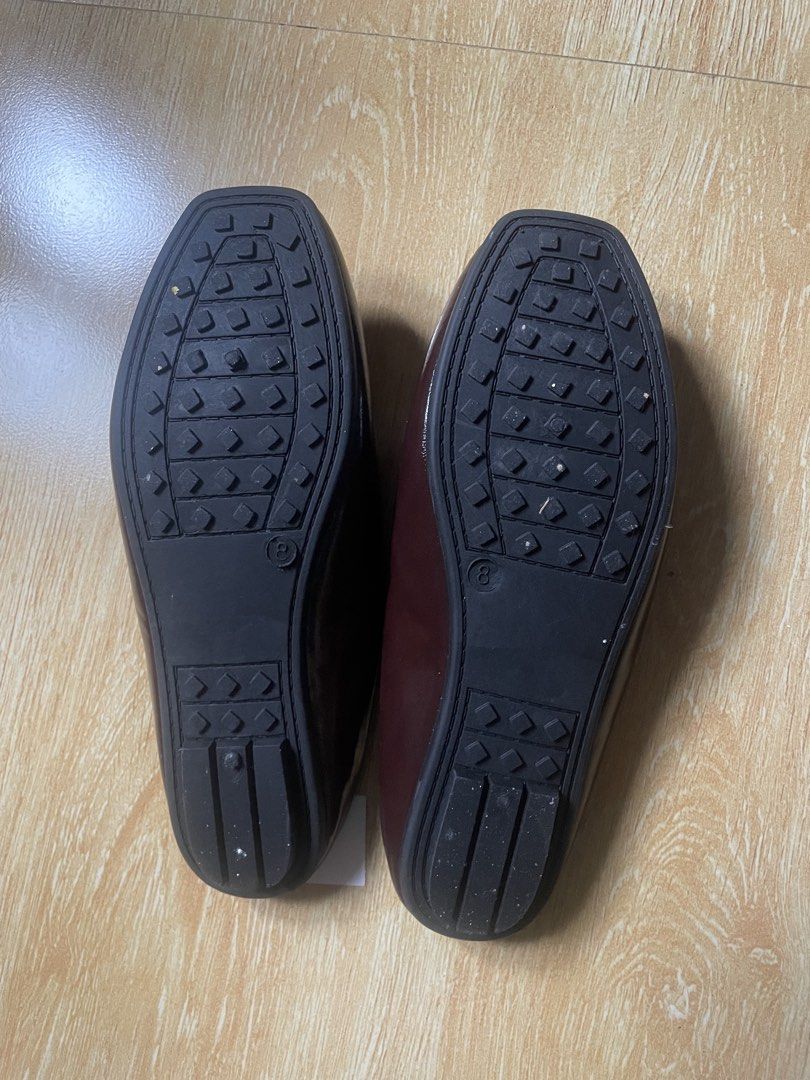 original solemate mules flat sandals dark brown leather (Category: Flats & Sandals) located in Antipolo. Submitted by demarts123456 (Listing ID 1463580960, Image 2). Description: bought for 699 rfs: binili ng mom ko para sakin pero di kasya lp 300.