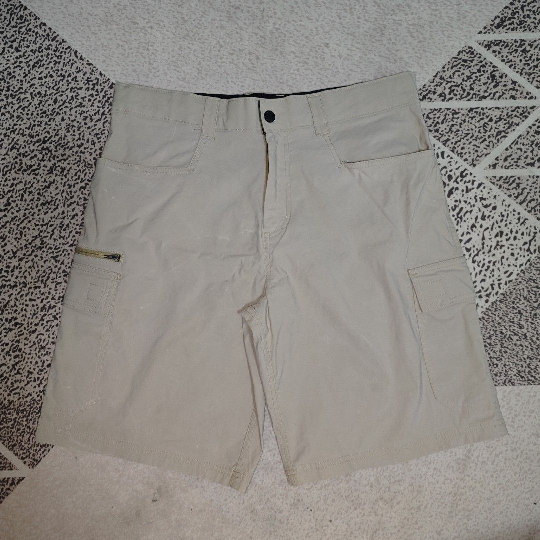 Orvis Multi-pocket Tech Cargo Shorts (Category: Shorts) located in Tanay. Submitted by polothriftedit (Listing ID 1463601337, Image 1). Description: No issue Excellent condition Color rate: 10/10 YKK zipper No loose stitches, no distressing dimes: waist: 32"-34" total length: 21" leg opening: 12" no return, no exchange, no refund [ pwede tumawad kahit walang kasalanan ].