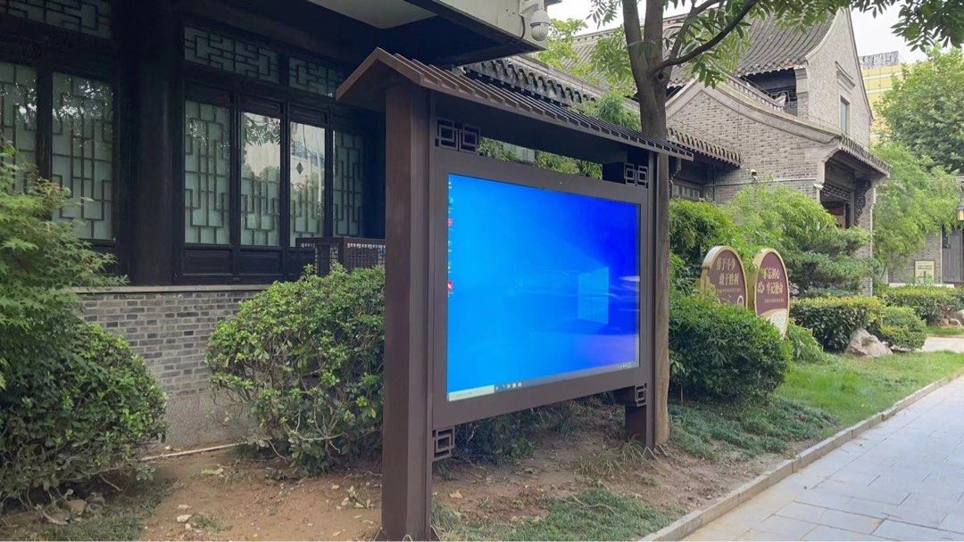 Outdoor kiosk (Category: Office & Business Technology) located in Manila. Submitted by kitsincph (Listing ID 1463688214, Image 1). Description: Floor standing display for Outdoor -55”,65” -waterproof -2500-3500nits high brightness -android -free CMS.