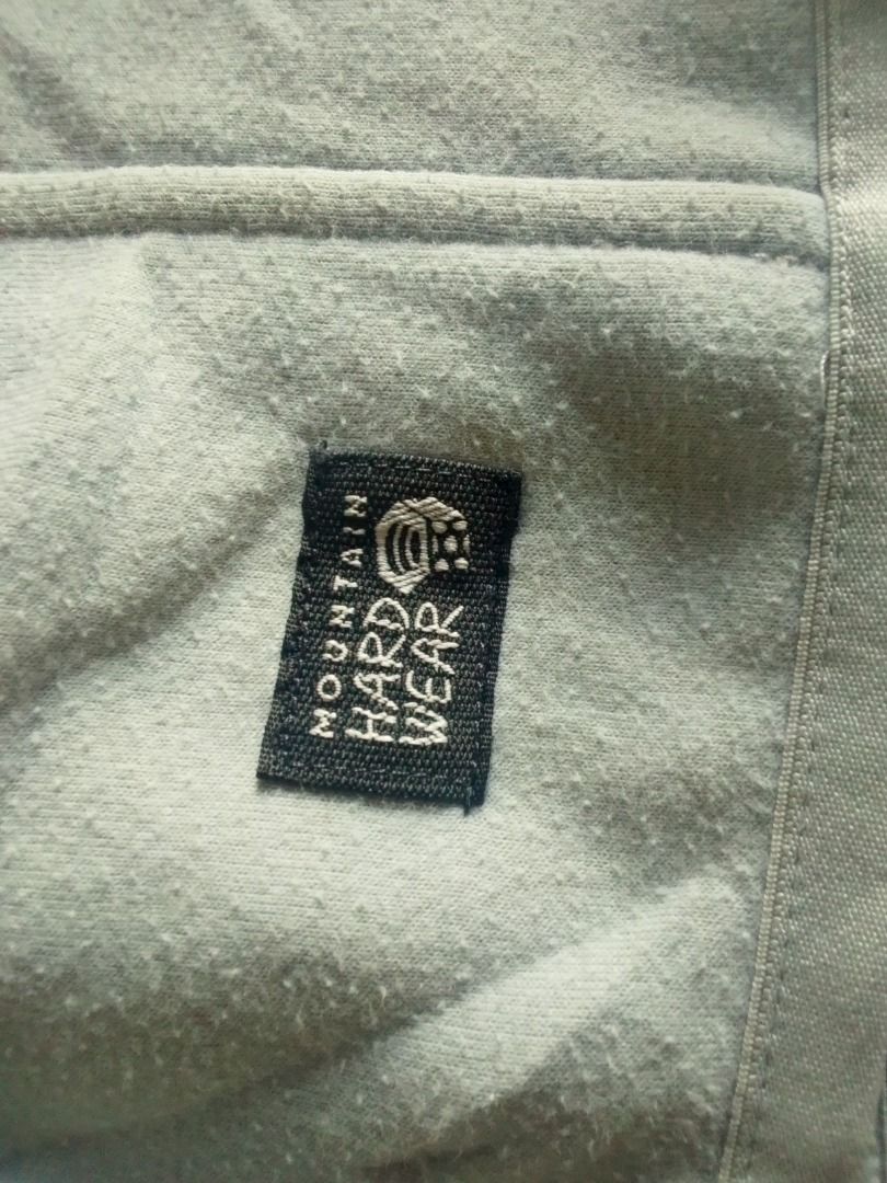Outwear US Mountain Hardware (Category: Activewear) located in Los Banos. Submitted by mania-62906 (Listing ID 1463597963, Image 2). Description: Authentic. US Medium. Women more like new than lightly used. Very good condition. No damage. Mountaineering premium brand like TNF sister company of Columbia.