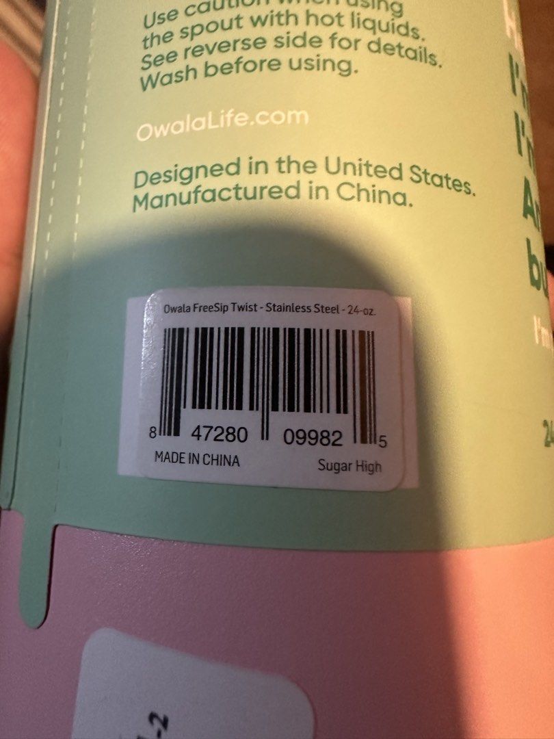 Owala Twist 24oz Tumbler (Category: Water Bottles & Tumblers) located in Pasig City. Submitted by woahbenedict21 (Listing ID 1463639418, Image 2). Description: Brand New Bought abroad Target Mall (USA) No dents or scratches 24oz Does not include box since it was bought in target not in Owala store..