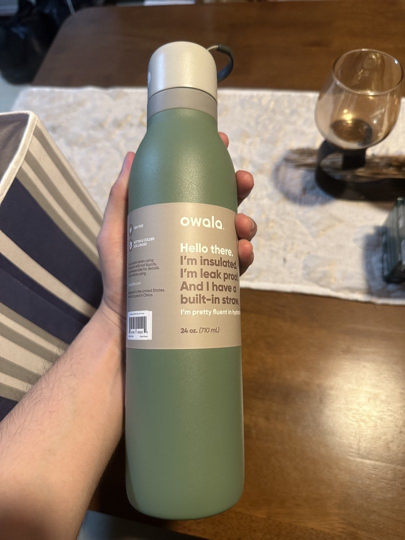 Owala Twist 24oz Tumbler (Category: Water Bottles & Tumblers) located in Pasig City. Submitted by woahbenedict21 (Listing ID 1463639808, Image 2). Description: Brand New Bought abroad Target Mall (USA) No dents or scratches 24oz Does not include box since it was bought in target not in Owala store..