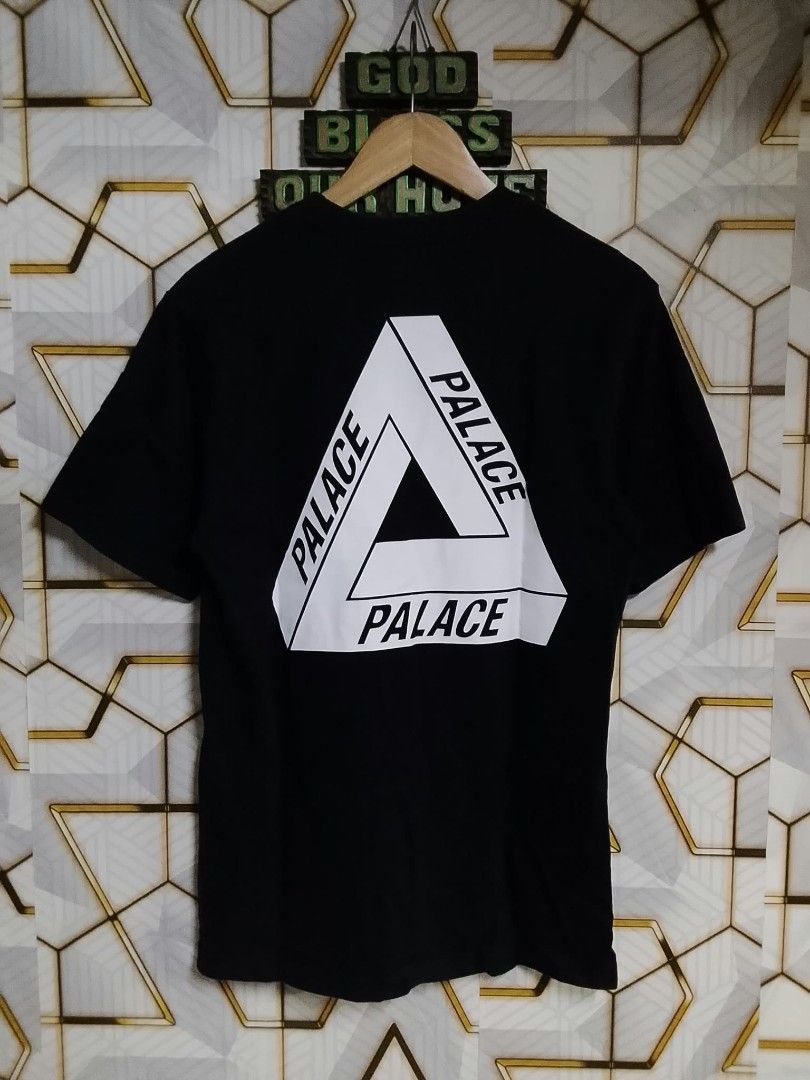 Palace Biglogo (Category: Tshirts & Polo Shirts ) located in Manila. Submitted by kayzthawan (Listing ID 1463561211, Image 3). Description: 💎Palace Biglogo ⭐ Small ⭐ 18.5 x 27 ⭐ excellent condiition ⭐ no flaws.