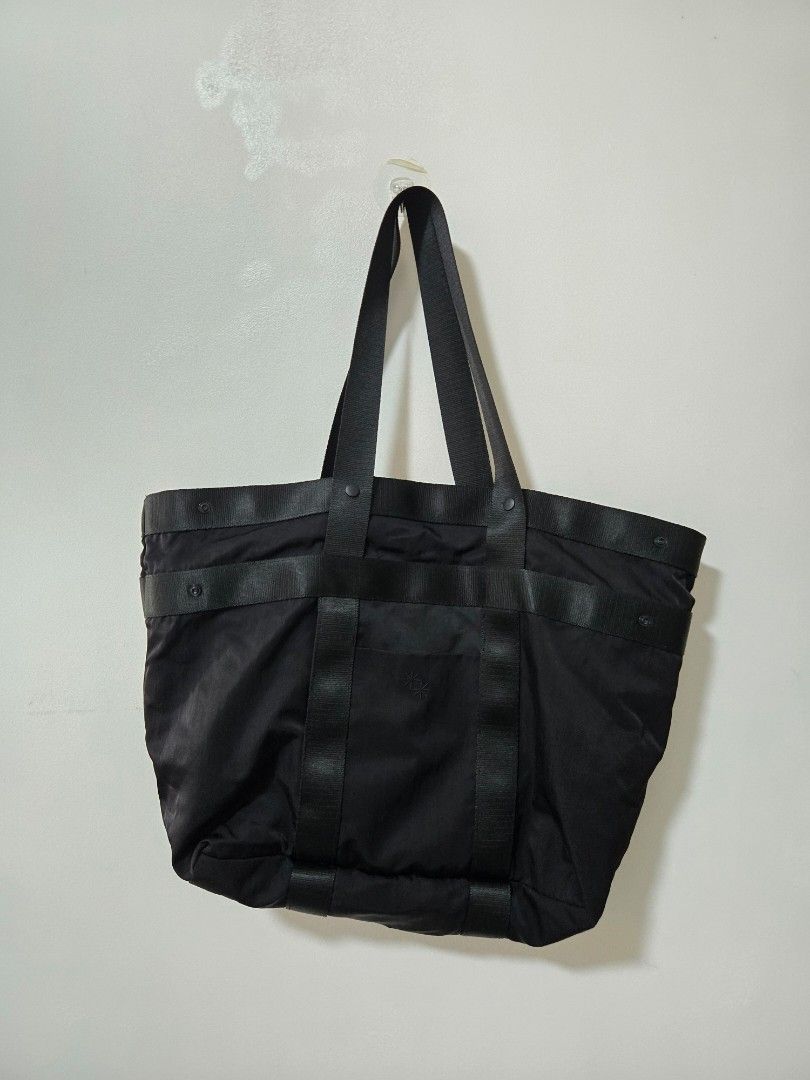 PAPERBUNNY MULTI-WAY TOTE EBONY (Category: Tote Bags) located in Cagayan de Oro. Submitted by itsnaja (Listing ID 1463686182, Image 2). Description: can be used as everyday working bag, workout bag or travel bag. rfs: decluttering.