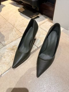 (Category: ) located in . Submitted by calliemanila (Listing ID 1463579921, Image 1). Description: .