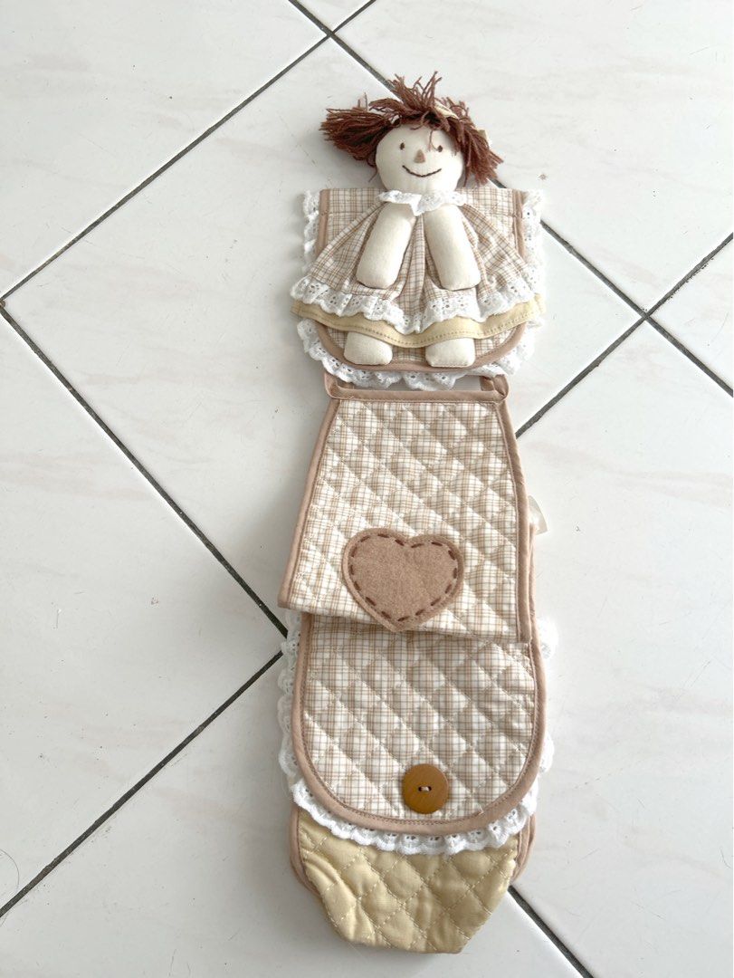 Patchwork Tissue Roll Holder (Category: Other Home Decor) located in Kuala Lumpur. Submitted by azthrift69 (Listing ID 1463629277, Image 1). Description: Item selected bundle - belum basuh Material cotton Size & condition as pictures No fussy / joy / return / refund Postage RM8 Semenanjung.
