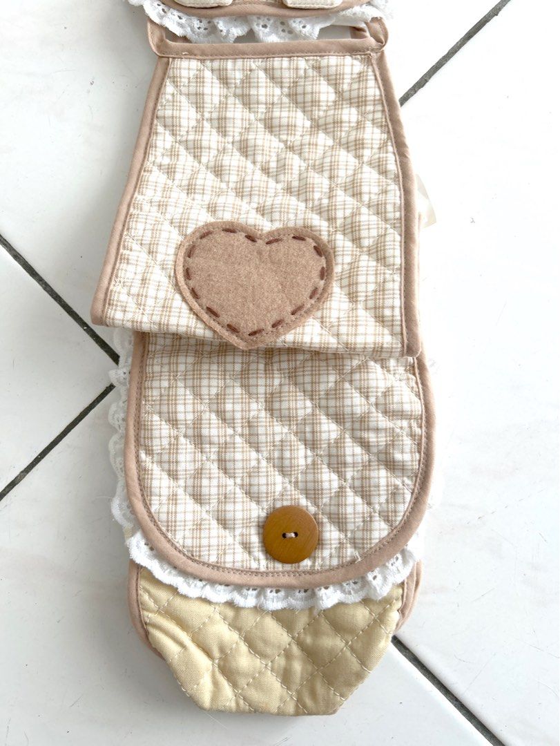Patchwork Tissue Roll Holder (Category: Other Home Decor) located in Kuala Lumpur. Submitted by azthrift69 (Listing ID 1463629277, Image 3). Description: Item selected bundle - belum basuh Material cotton Size & condition as pictures No fussy / joy / return / refund Postage RM8 Semenanjung.