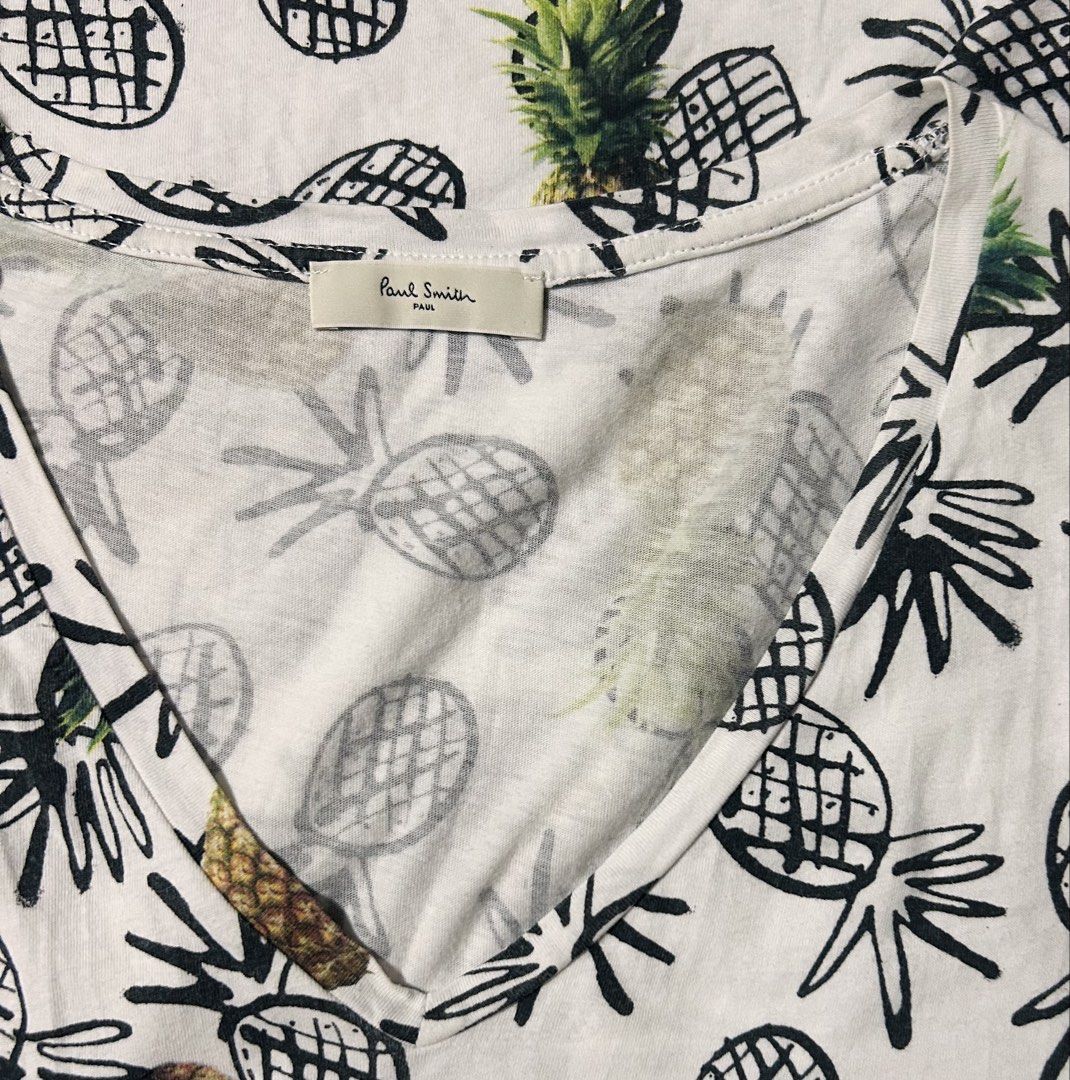 PAUL SMITH (Category: Shirts) located in Davao. Submitted by sart0ria85 (Listing ID 1463664744, Image 3). Description: A white V collared shirt with pineapple prints. 100%COTTON MADE IN PORTUGAL 🇵🇹 MEDIUM. Size 6 VERY GOOD CONDITION (88/100).