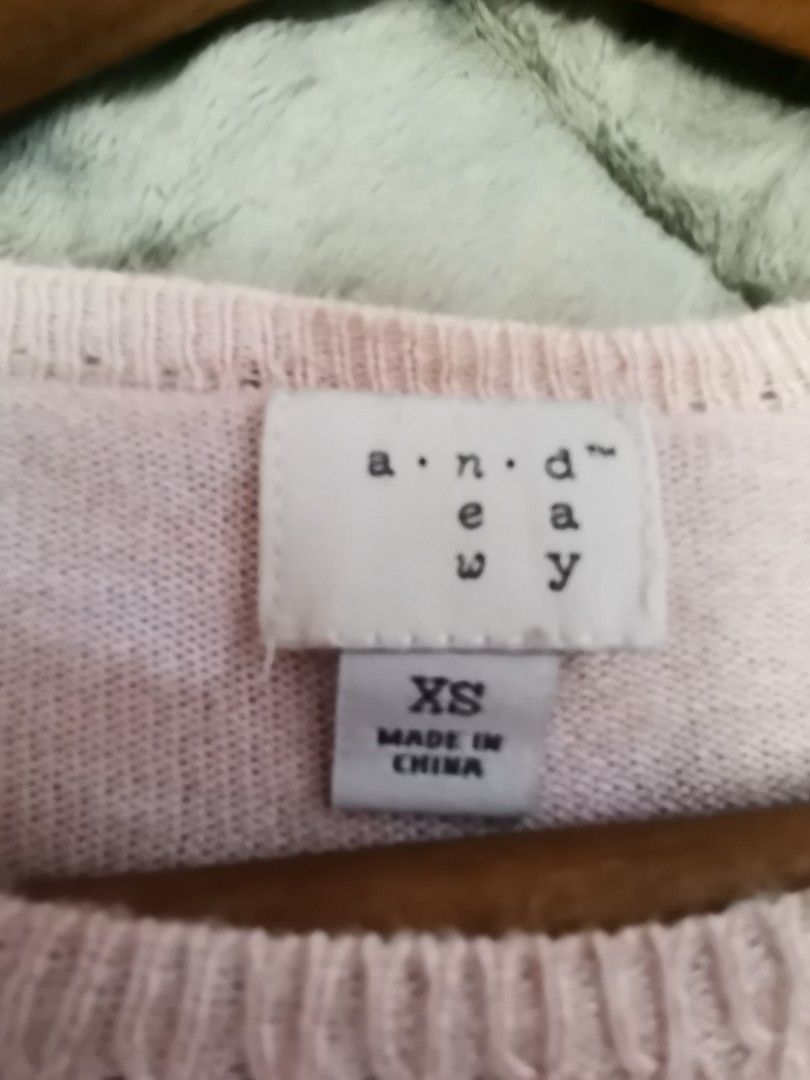 Peach long sleeve (Category: Longsleeves) located in Quezon City. Submitted by closetnikikay (Listing ID 1463692247, Image 2). Description: .