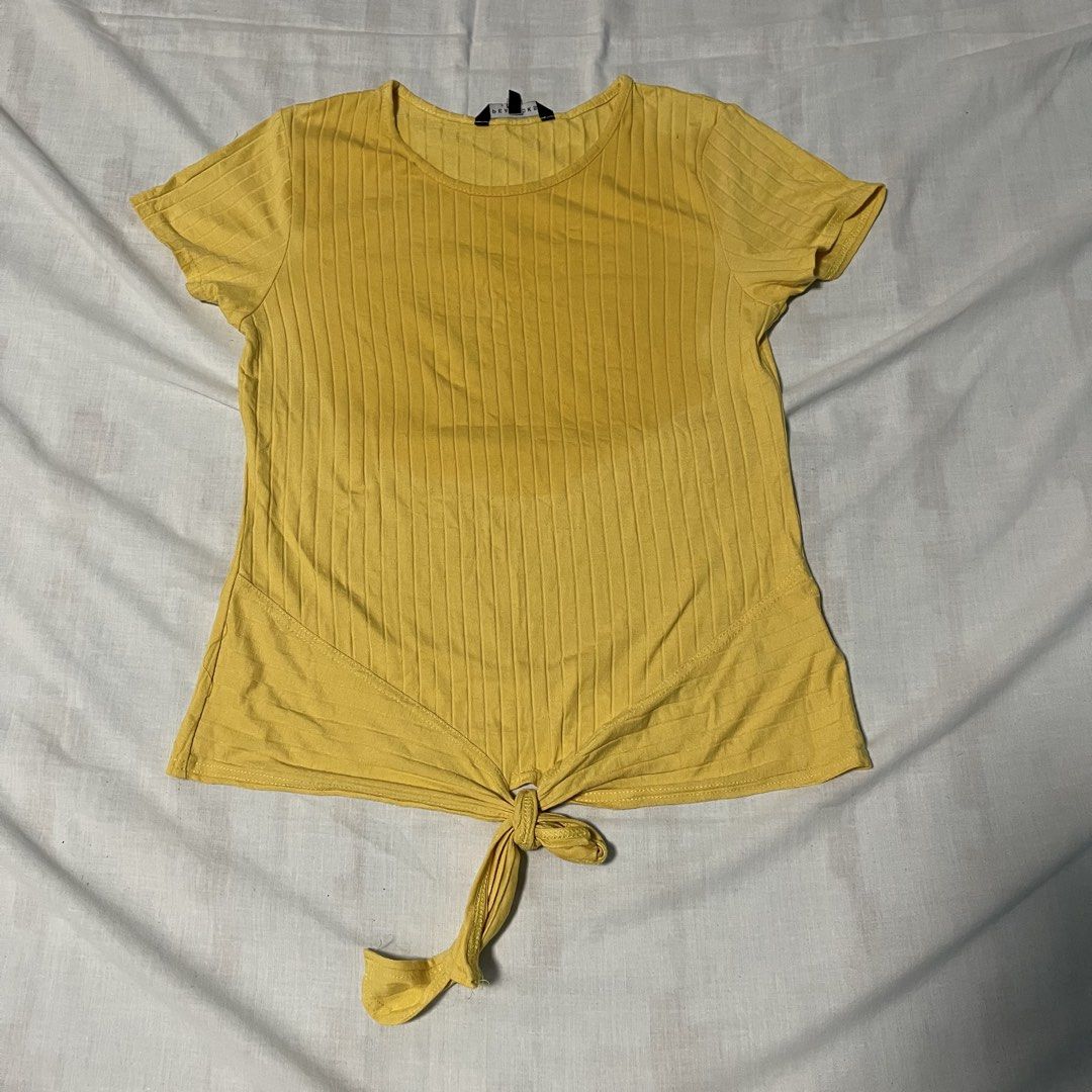 Peacocks Yellow Ribbed Tie Front T-Shirt Size 12 (Category: Shirts) located in San Ildefonso. Submitted by rgdeclutters (Listing ID 1463676413, Image 3). Description: L 21" W 15" Stretchy.
