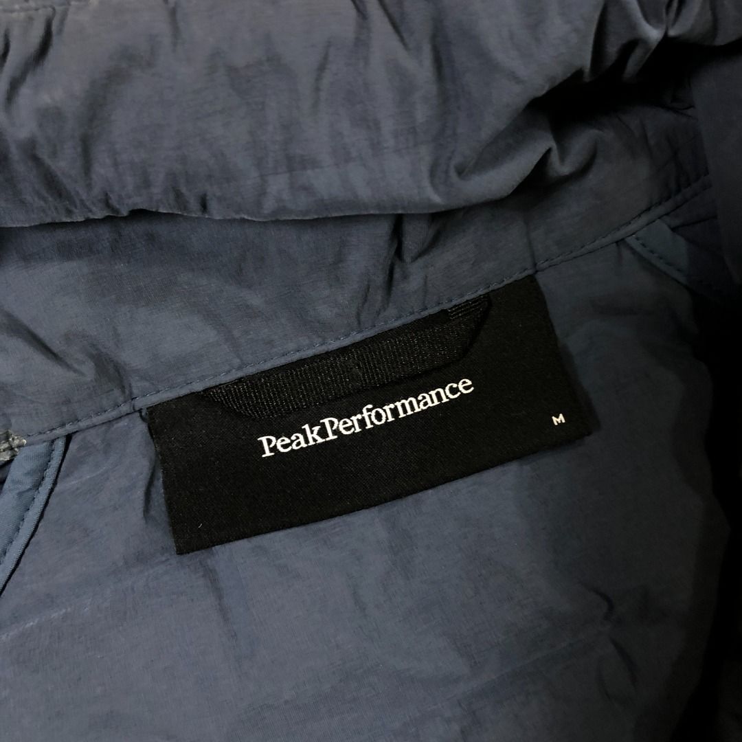 PEAK PERFORMANCE SWEDEN - Vislight Liner hybrid down jacket Blue Orange Size Medium (Category: Coats, Jackets and Outerwear) located in Santa Rosa. Submitted by sergids (Listing ID 1463740913, Image 2). Description: PEAK PERFORMANCE SWEDEN - Vislight Liner hybrid down jacket Blue Orange Size Medium Check fitting tops to ensure this fits you. Dimensions below are exact measurements, see pics as well for comparison. 9/10 Condition and Colorway Dime